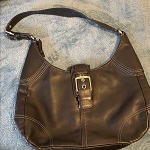 Elegant Black Leather Shoulder Bag